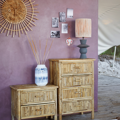 lampe-totem-pied-metal-gris-abat-jour-raphia