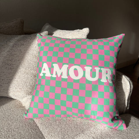 Housse de coussin damier rose et vert inscription Amour Inside booster toulouse