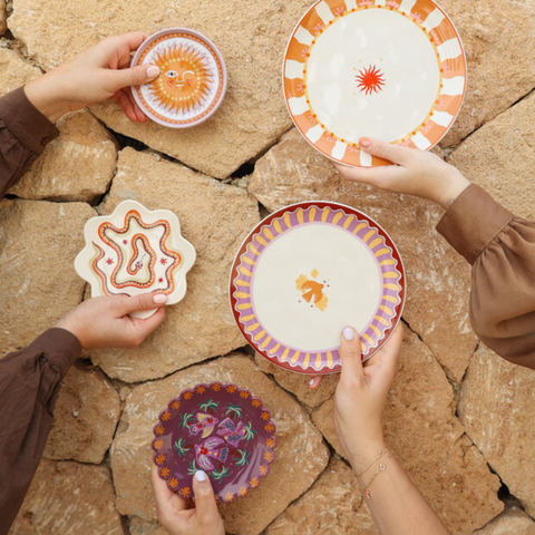 Collection d'assiettes colorées pour l'été Inside déco 