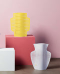 Vase en papier perforé jaune perforé inside déco 