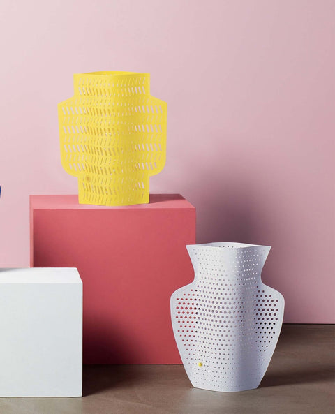 Vase en papier perforé jaune perforé inside déco 