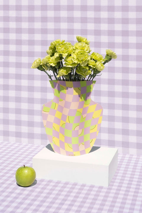 Vase en papier motif damier et fleur pastel inside déco 