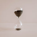 Sablier décoratif en verre et sable gris - INSIDE Box - Shop - Conseil