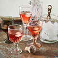 verre-a-pied-en-verre-rose